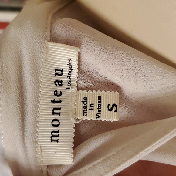 Cream shirt with floral collar - Picture 4 of 6